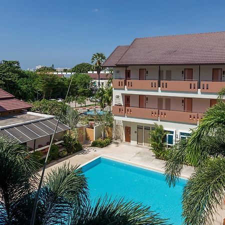 Chaiyapruek Suites Джомтьен Экстерьер фото