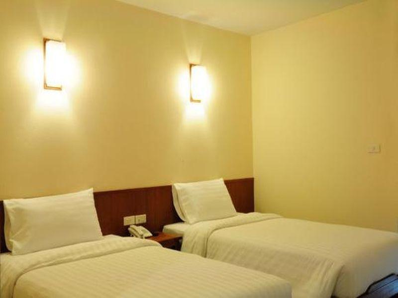 Chaiyapruek Suites Джомтьен Экстерьер фото