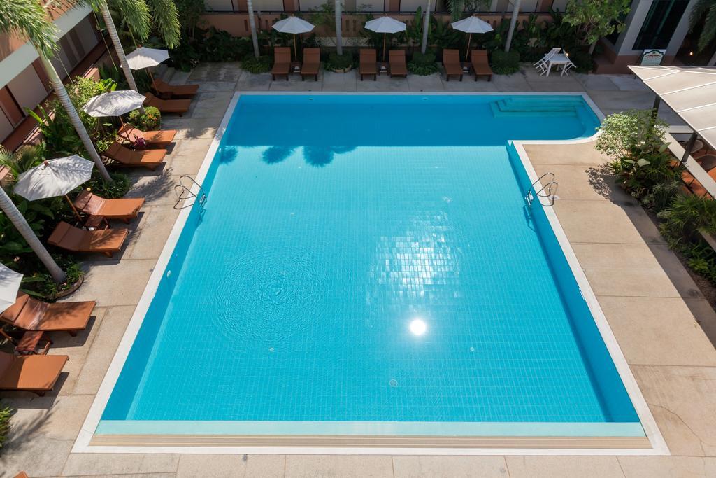 Chaiyapruek Suites Джомтьен Экстерьер фото