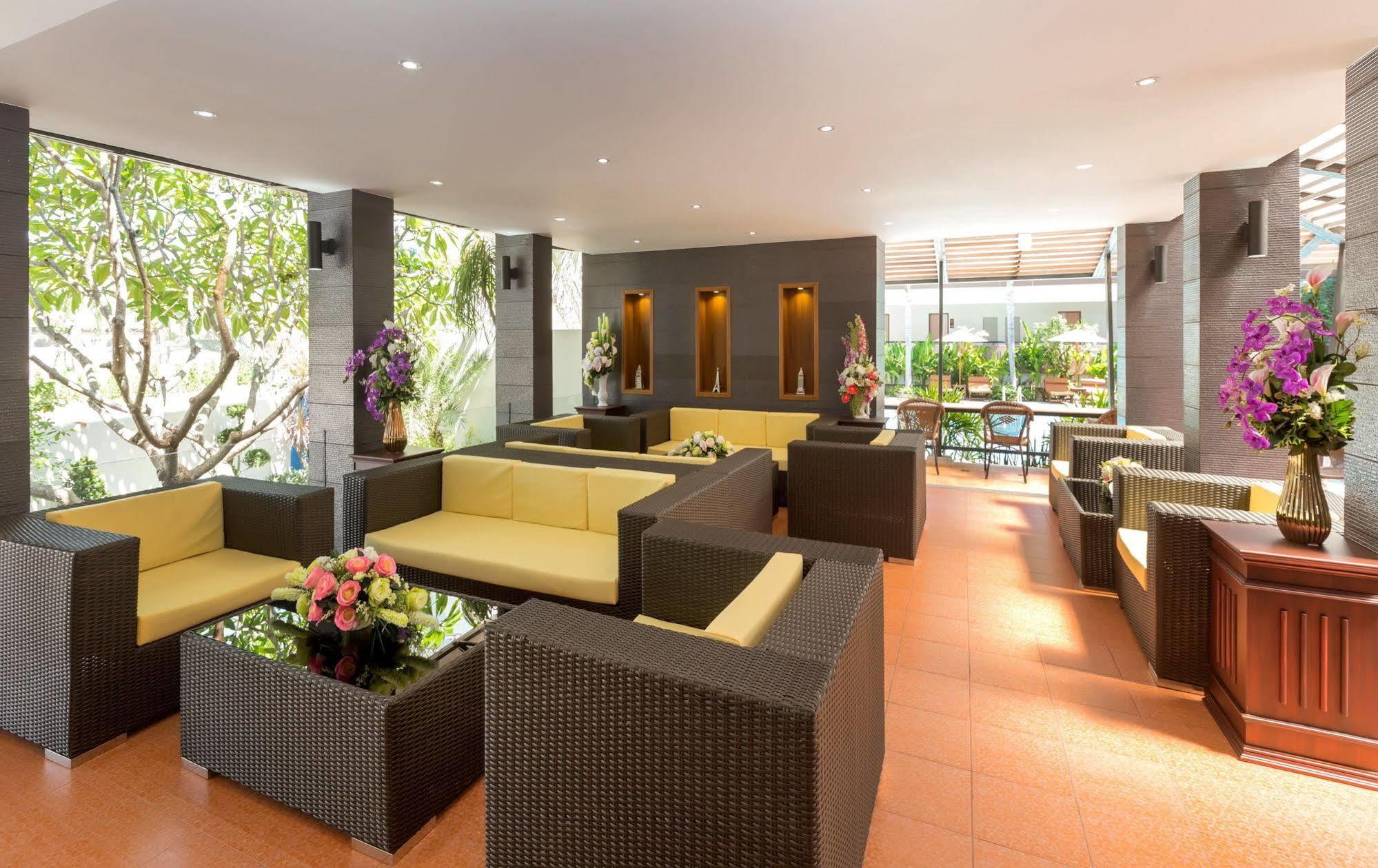 Chaiyapruek Suites Джомтьен Экстерьер фото