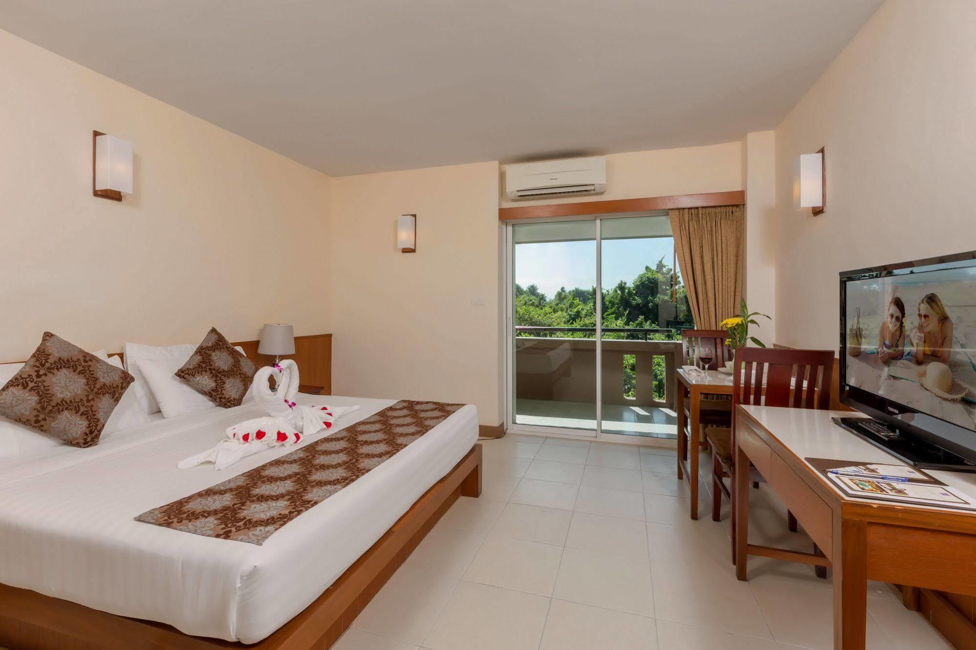 Chaiyapruek Suites Джомтьен Экстерьер фото
