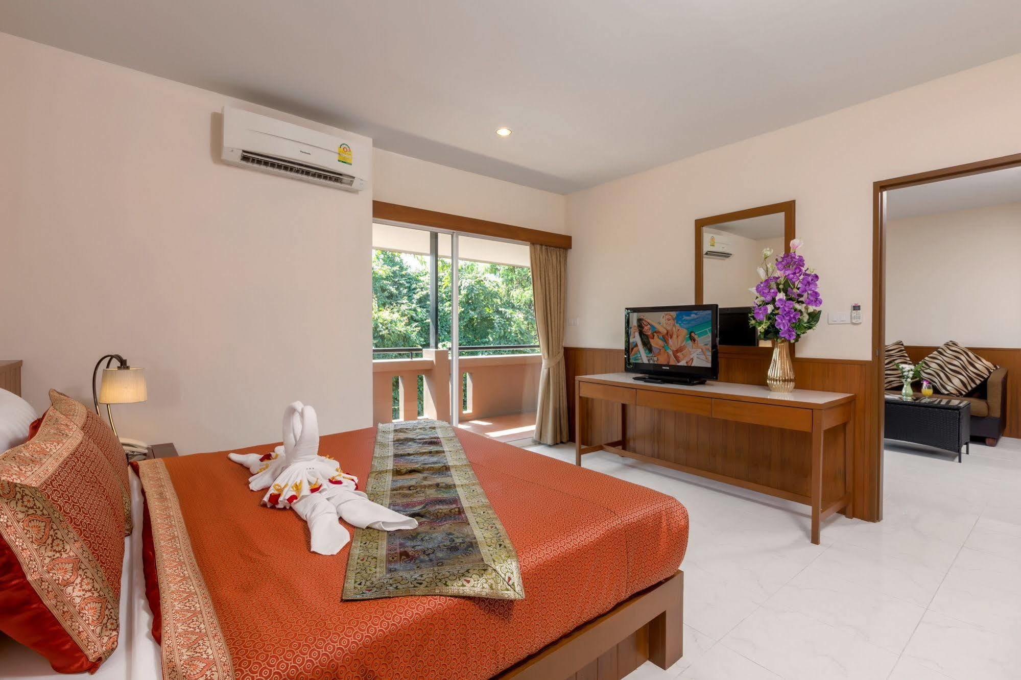 Chaiyapruek Suites Джомтьен Экстерьер фото