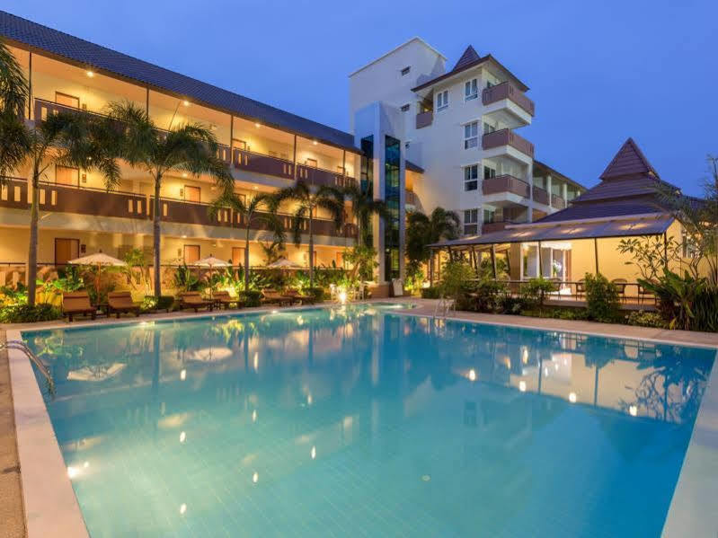 Chaiyapruek Suites Джомтьен Экстерьер фото